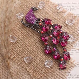 Vibrant Fuchsia Peacock Brooch, Silver-Toned Craft/Dense Fuchsia Rhinestones🦚